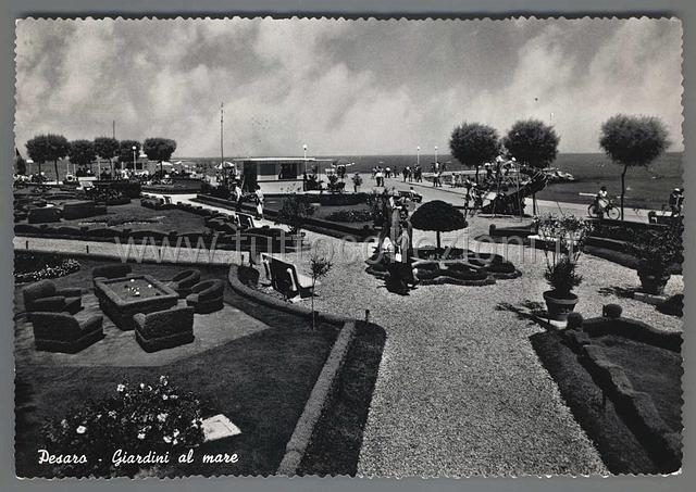 Collezionismo di cartoline postali